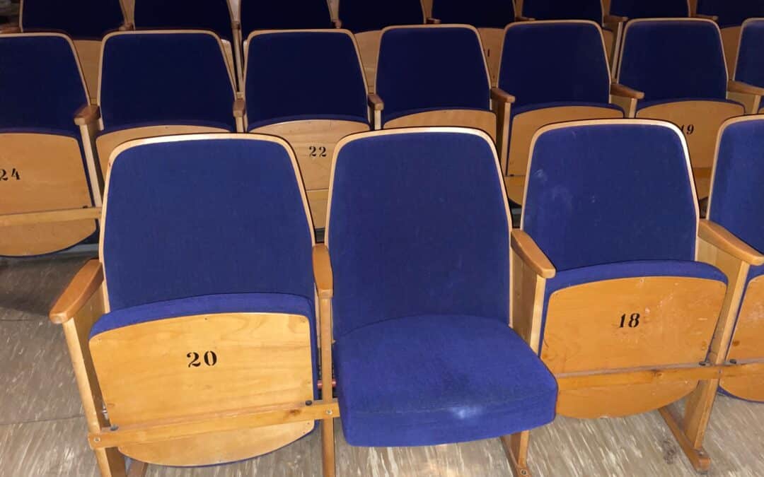 ZDARMA: 442 ks kinosedaček k&nbsp;odběru – Zlín-Malenovice